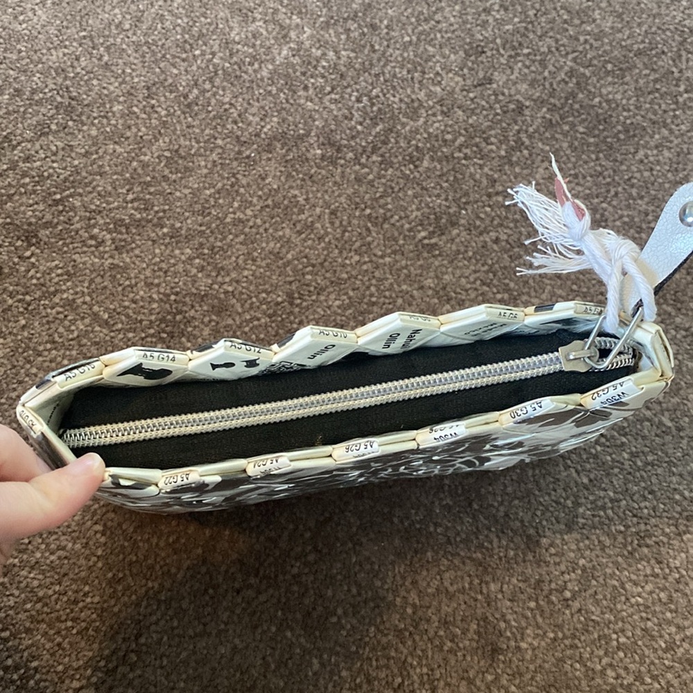 Nahui Ollin Wallet Bag Clutch NWOT Full Zip Black and White Design NEW - Picture 7 of 7